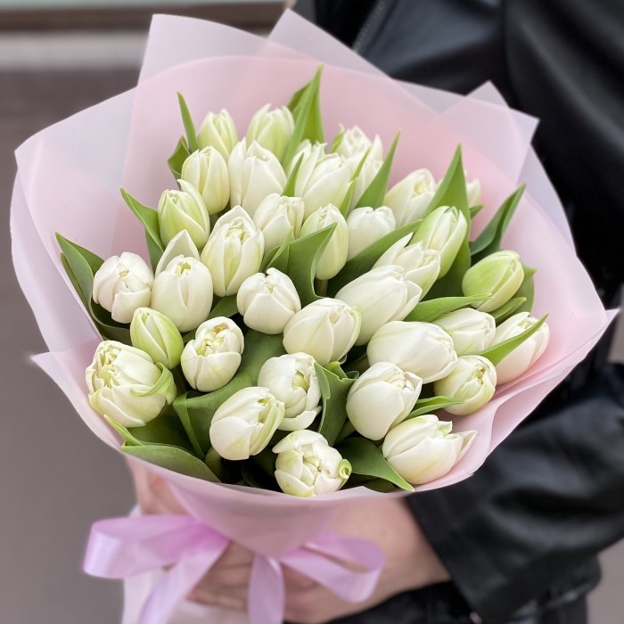 35 пионовидных белых тюльпанов в упаковке