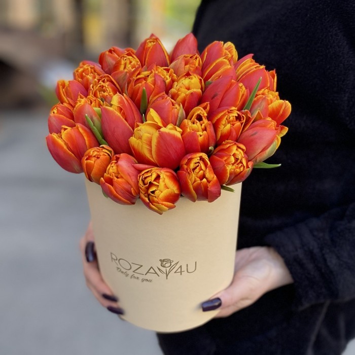 35 пионовидных оранжево-жёлтых тюльпанов Мира в коробке