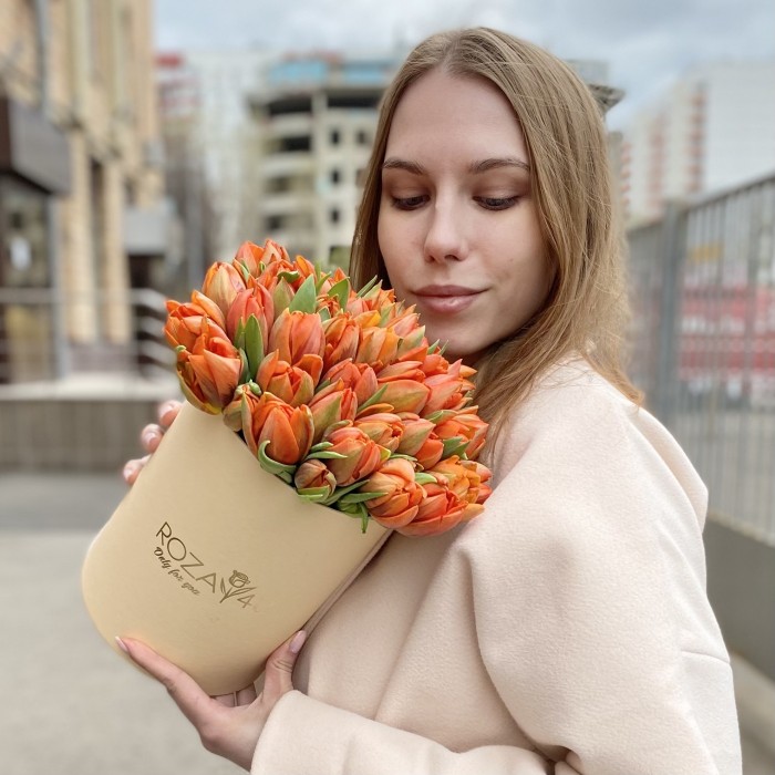 35 пионовидных тюльпанов Эрмитаж даб в коробке