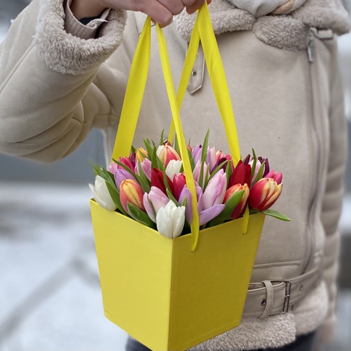 35 тюльпанов микс в коробке