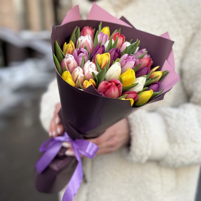 35 тюльпанов микс в упаковке