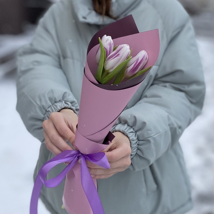 3 бело-фиолетовых тюльпанов Флеминг Флег