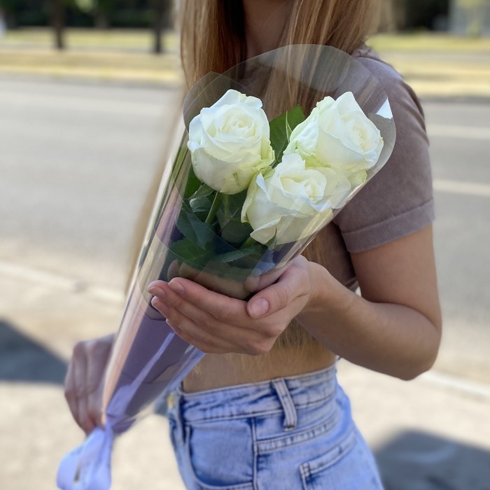 3 белые розы 60 см