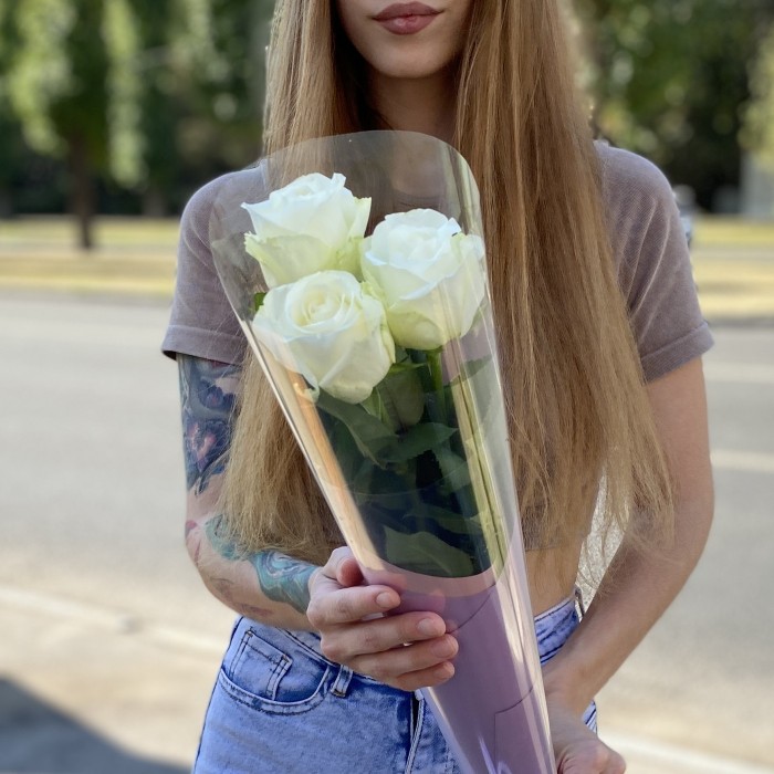 3 белые розы 60 см