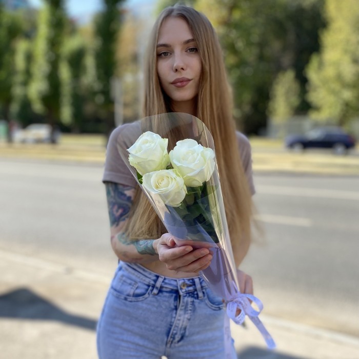 3 белые розы 60 см