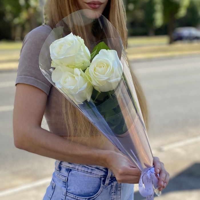 3 белые розы 60 см