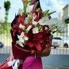 3 белых гладиолуса с лилиями