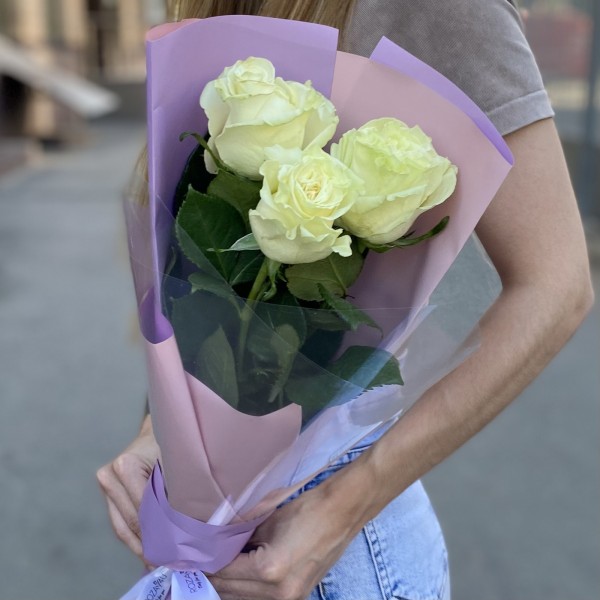 3 белые розы Мондиаль