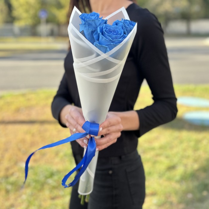 3 голубые розы Бэби блю