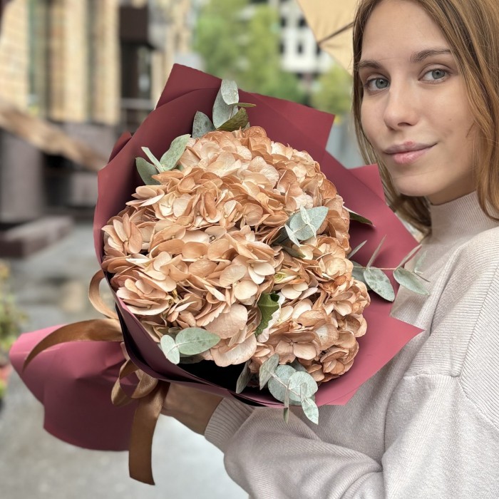 3 гортензии капучино с эвкалиптом