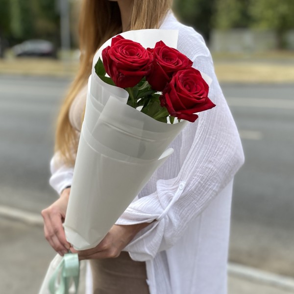 3 красные розы 70 см
