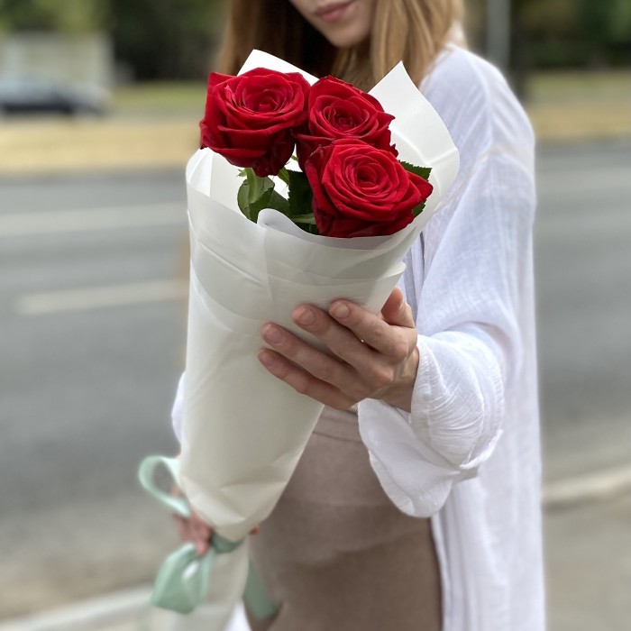 3 красные розы 70 см