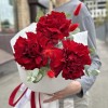 3 красных французских роз с эвкалиптом