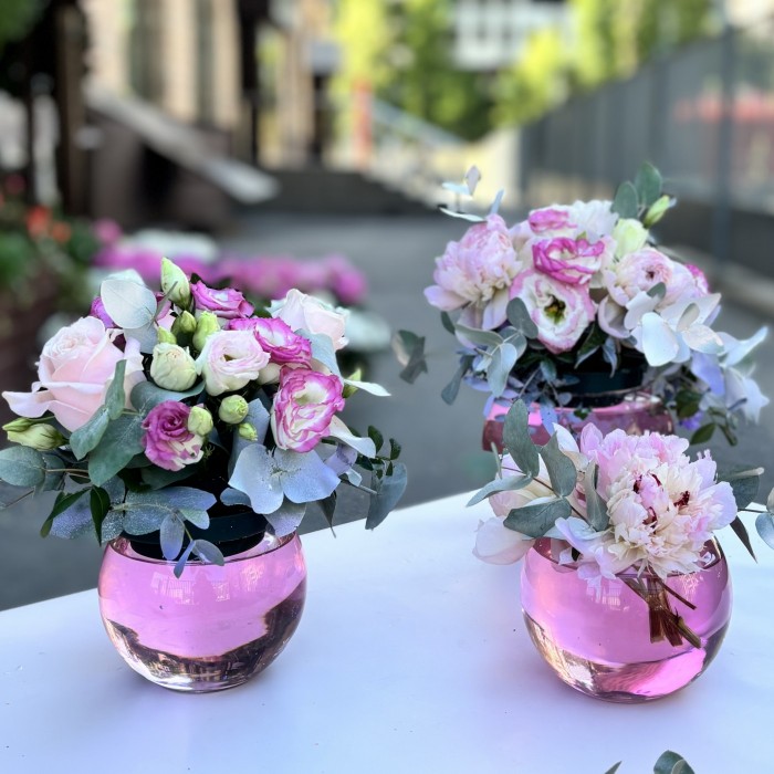 3 розовые композиции в стеклянном шаре