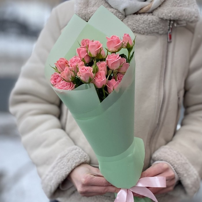 3 розовые кустовые розы Одилия