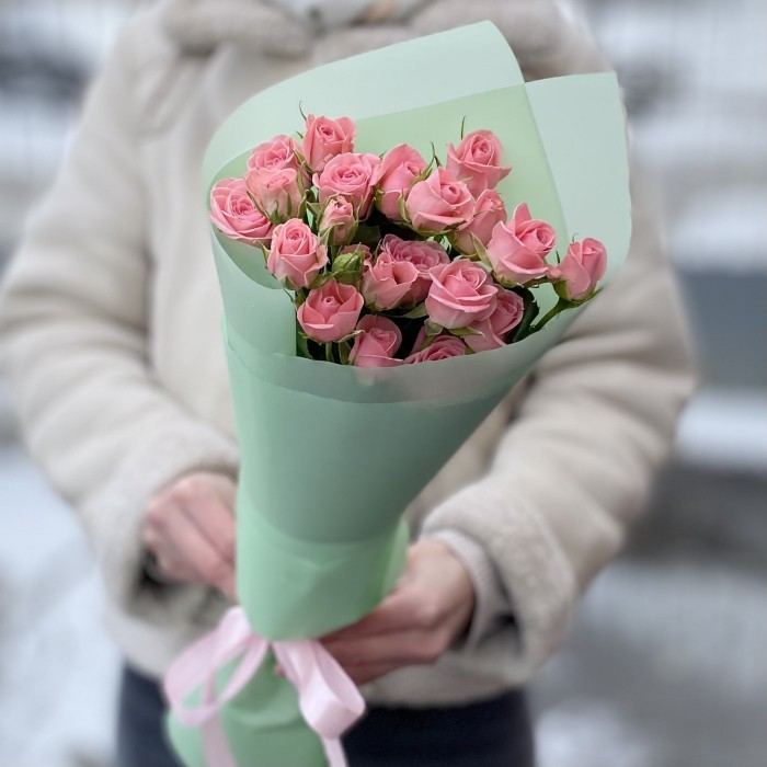 3 розовые кустовые розы Одилия