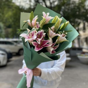 3 розовые лилии 3 розовые лилии