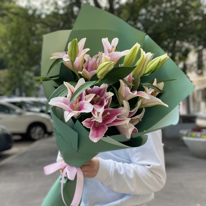 3 розовые лилии