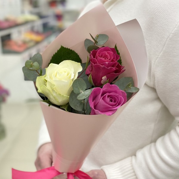 3 розы микс в упаковке