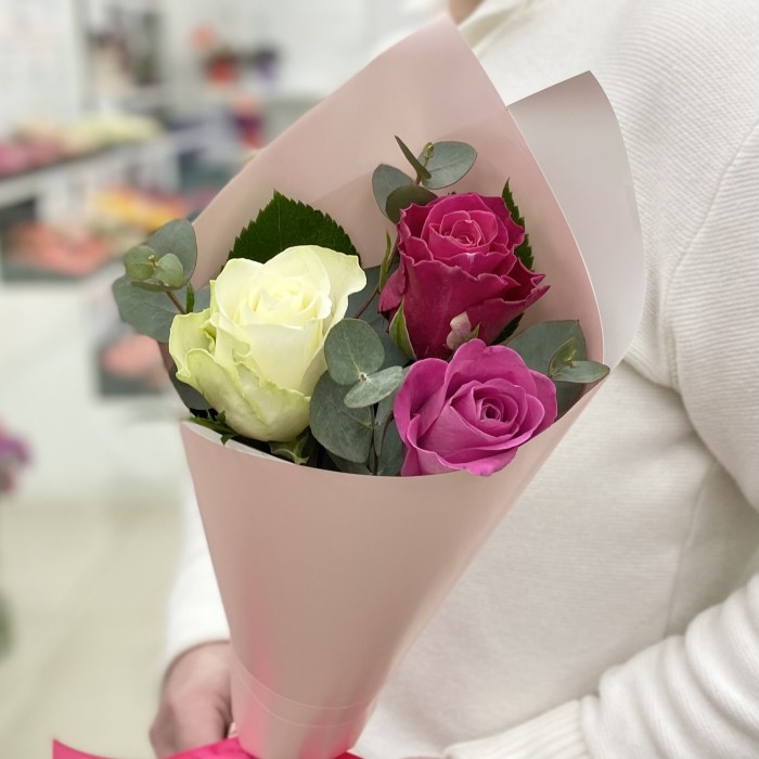 3 розы микс в упаковке
