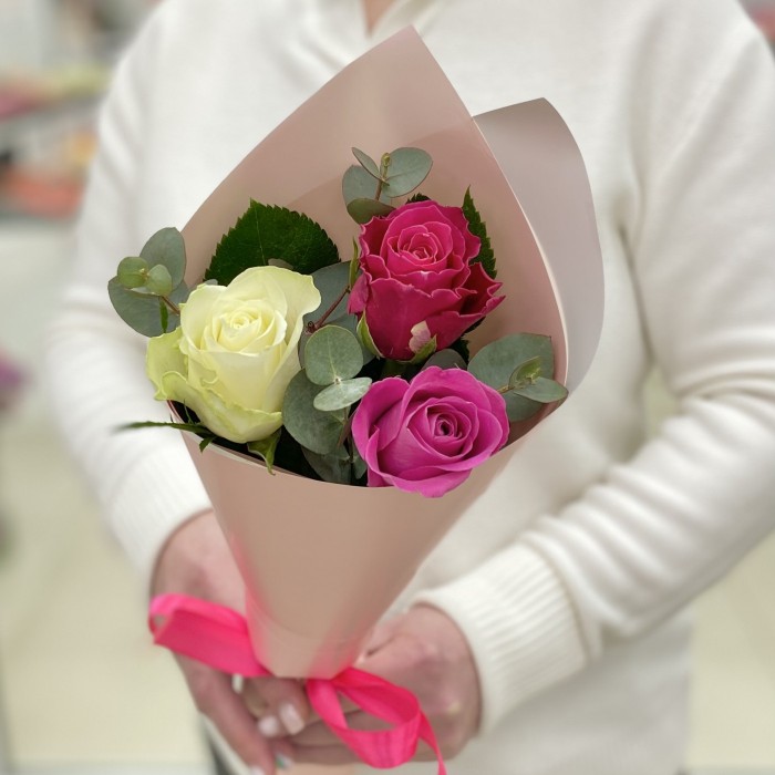 3 розы микс в упаковке