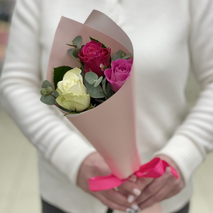 3 розы микс в упаковке