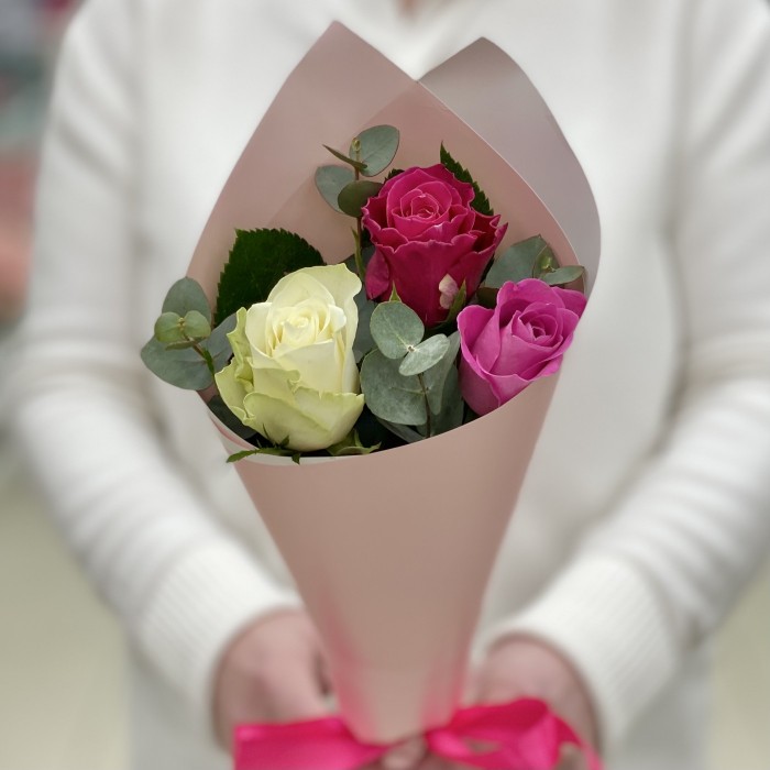 3 розы микс в упаковке