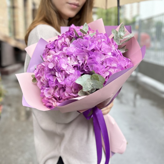 3 сиреневые гортензии с эвкалиптом