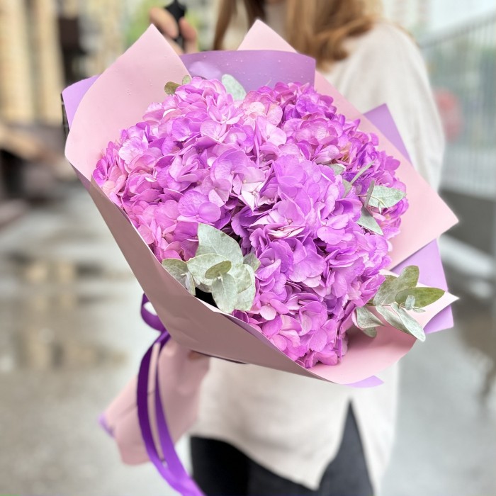 3 сиреневые гортензии с эвкалиптом
