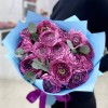 15 сиреневых махровых ранункулюсов с эвкалиптом