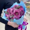 15 сиреневых махровых ранункулюсов с эвкалиптом