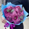 15 сиреневых махровых ранункулюсов с эвкалиптом