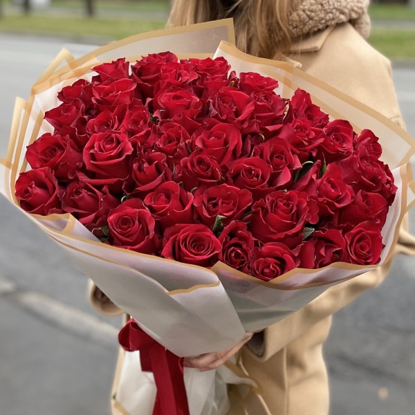 41 красная роза Эвер Ред 60 см