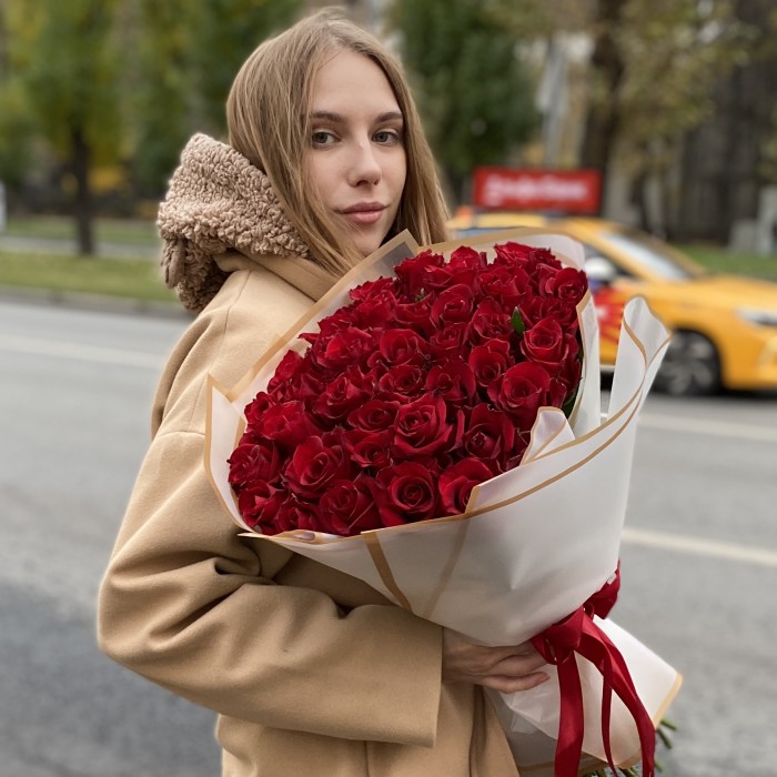 41 красная роза Эвер Ред 60 см