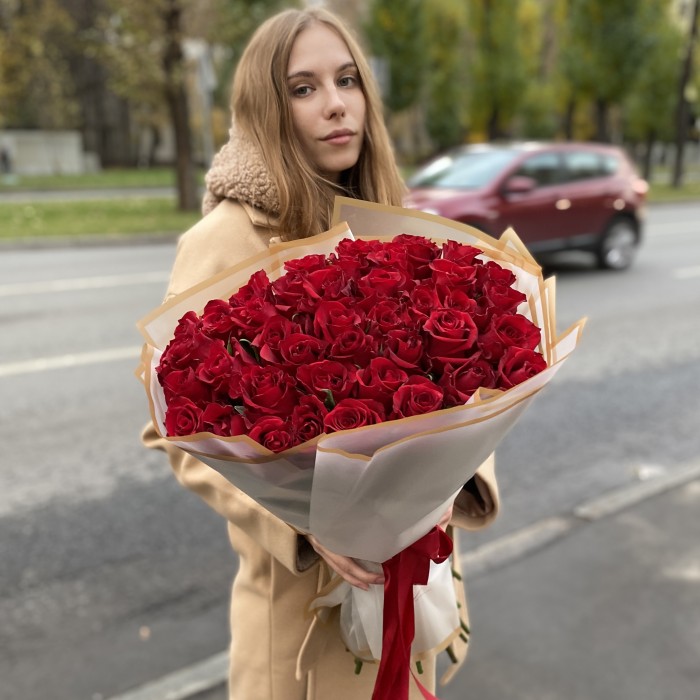 41 красная роза Эвер Ред 60 см