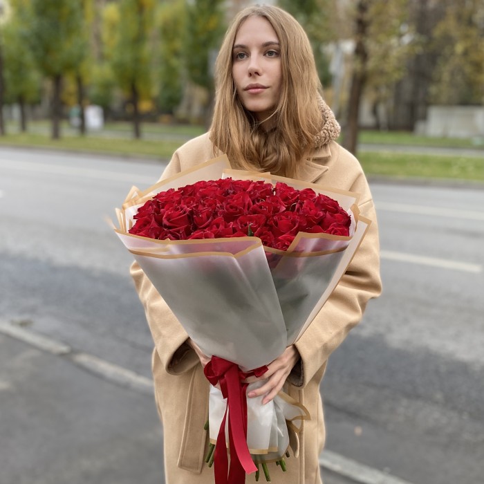 41 красная роза Эвер Ред 60 см