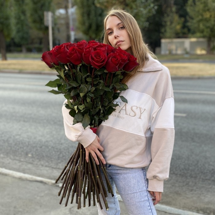 41 красная роза Эксплорер 80 см