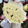 45 длинных белых роз 70 см