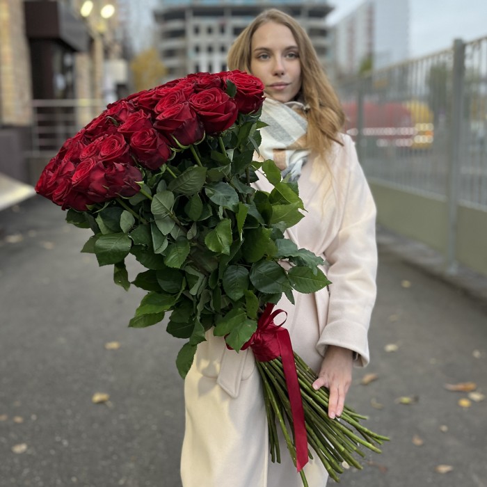 45 красных роз 80 см на юбилей