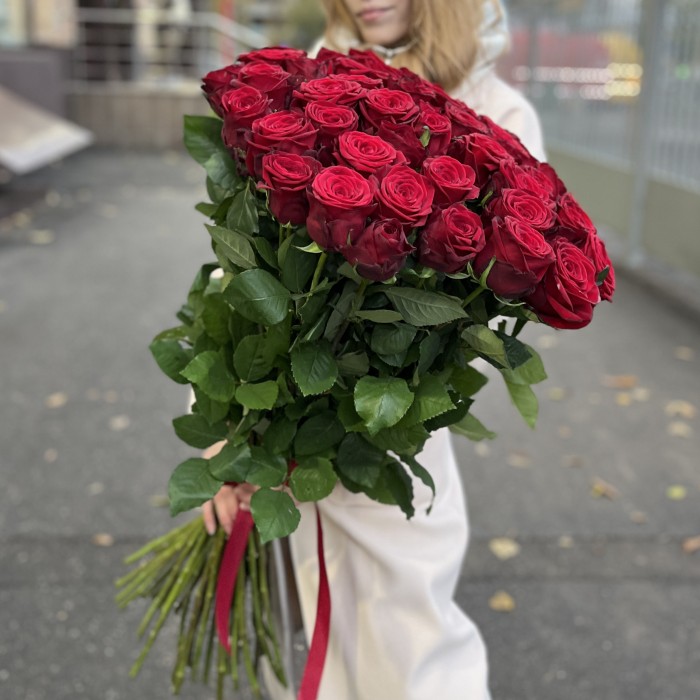 45 красных роз 80 см на юбилей