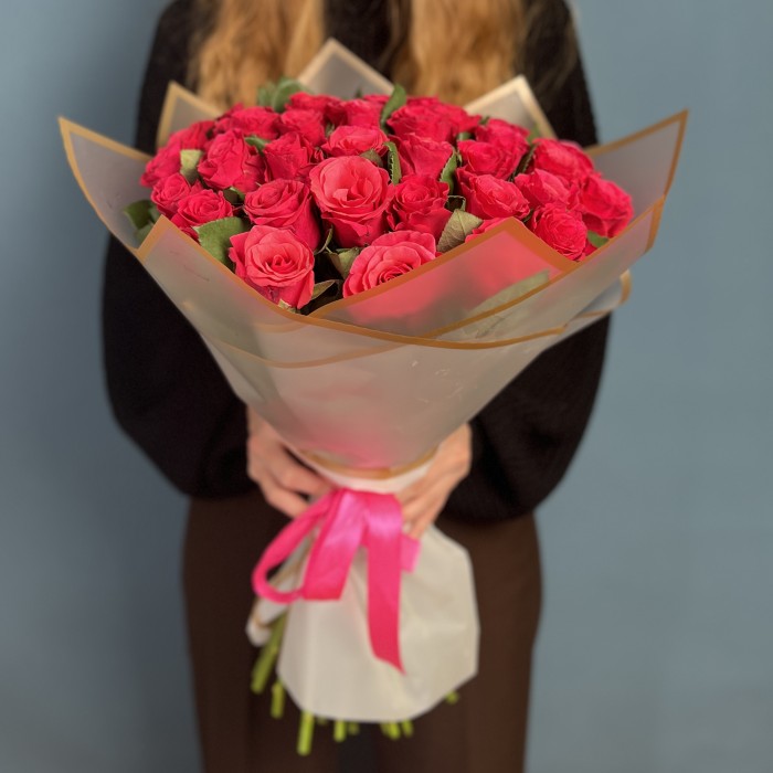 45 малиновых роз Такаци 50 см