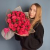 45 малиновых роз Такаци 50 см