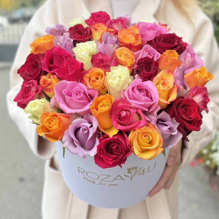 45  роз в коробке яркий  микс
