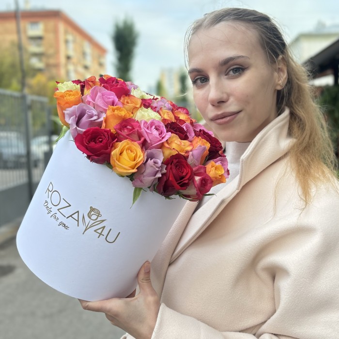 45  роз в коробке яркий  микс