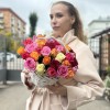 45 роз в корзине яркий микс