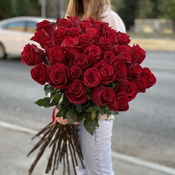 45 красных роз Эксплорер 80 см