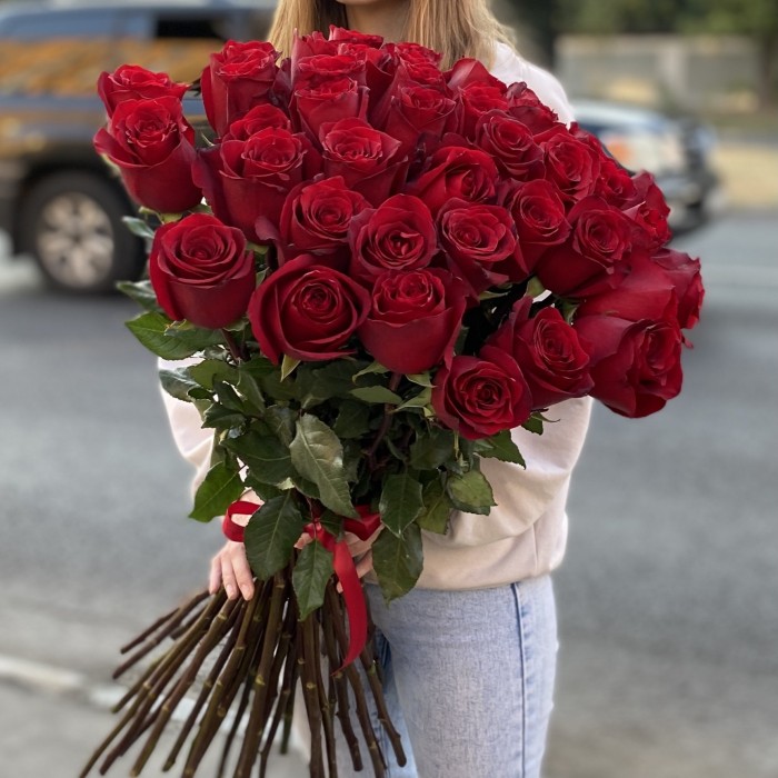 45 красных роз Эксплорер 80 см