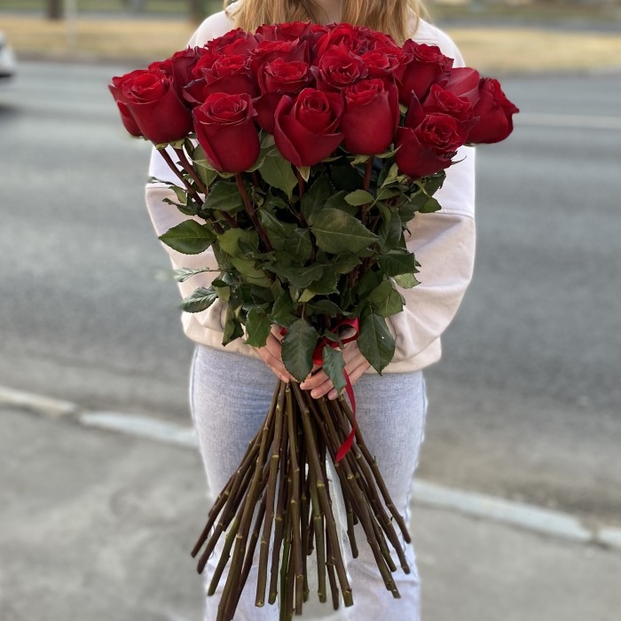 45 красных роз Эксплорер 80 см