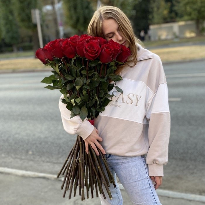 45 красных роз Эксплорер 80 см