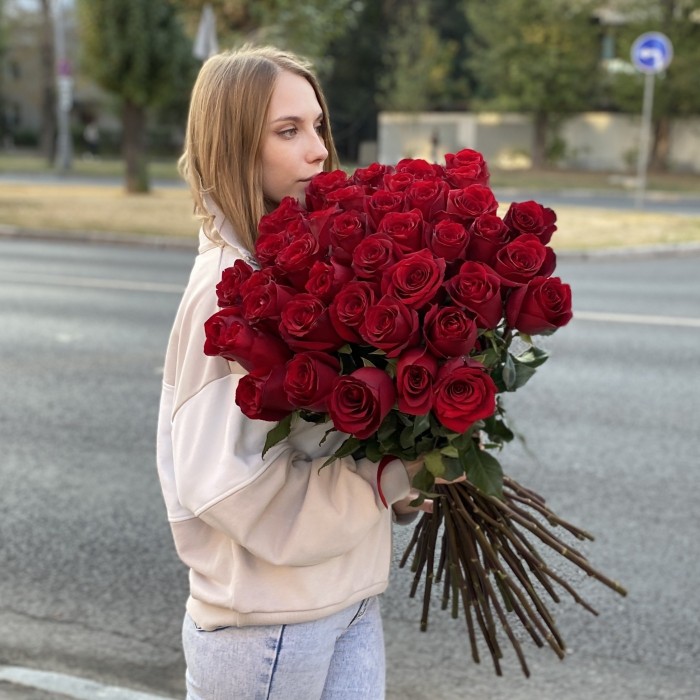 45 красных роз Эксплорер 80 см
